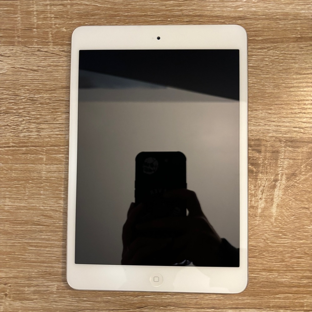 iPad Mini 1 (1st Gen A1432) 16gb Silver/White